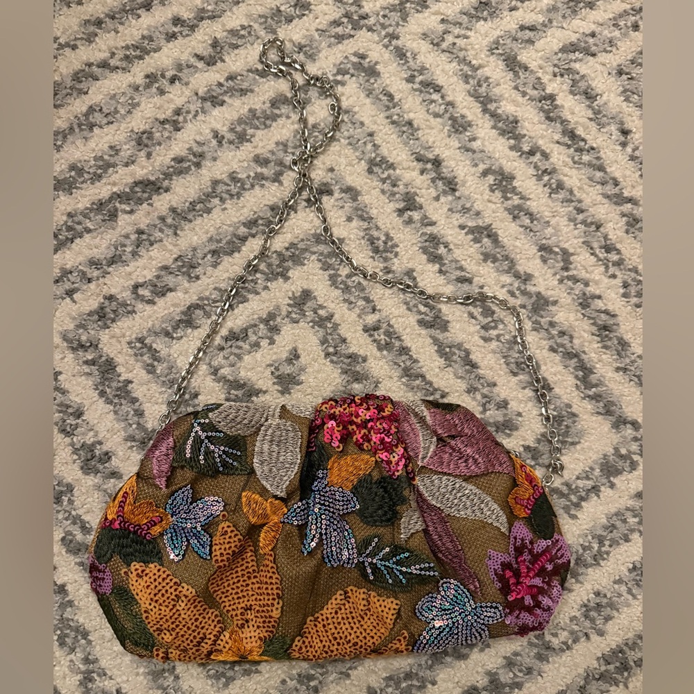 NWOT Floral Embroidered Chain Strap Bag